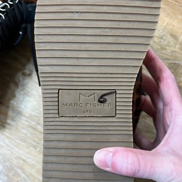 Marc Fisher Leopard Hightop Sneaker Bootie Daisies Women's Sz 8M MLDAISIE2 Shoe - Picture 8 of 9